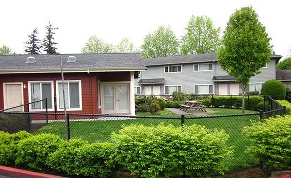 $1,327 / 3br - 806ft2 - 3/BD, Located in Portland, Playground (7911 SE 92nd Ave, Portland, OR)63615726624387122