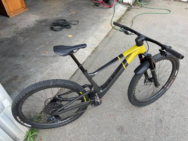 2025 Scott Spark ST Tuned Downcountry mountain bike 1