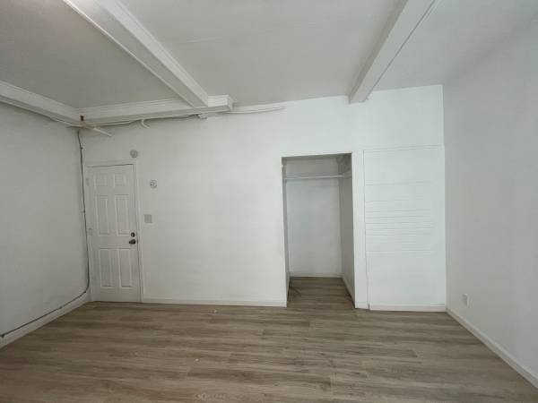 $750 / 100ft2 - Room sharing next to UW Campus $750 to $1100 (U District)64031305591426124