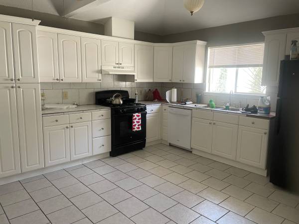 $1,200 / 3br - 1100ft2 - Duplex 3 bdrm, 2 bthrm 5718 Aladdin #A (El Paso)63971416424194123