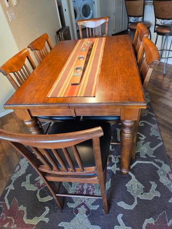 Dining table & 6 chairs 1