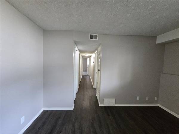 $1,490 / 3br - 1350ft2 - Spacious 3BR 🏡 Pet Friendly – Pool, W/D Hookups, & More! (10905 North Mill Court, Omaha, NE)63681695593217124