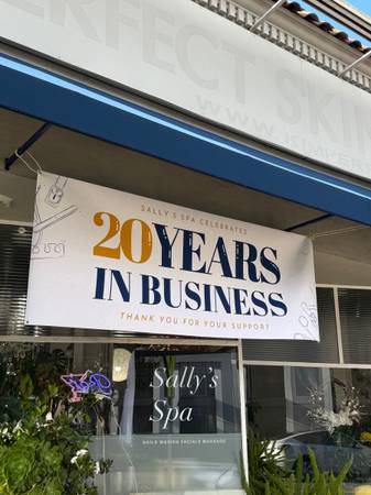 Licensed Nail Technicians Wanted (Any Experience Level Welcomed!) 1