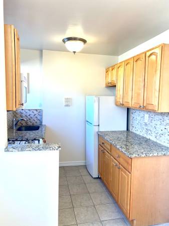 $2,400 / 1br - 800ft2 - In-Town Larchmont 1 Bedroom-Sun-filled, Updated and well located $2400 (Larchmont NY)64033458184066121