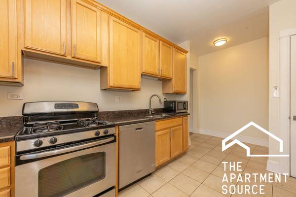 $2,045 / 2br - 1200ft2 - Newly updated in the heart of Evanston (Evanston)64148815693059124