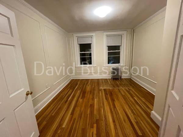 $2,750 / 3br - SIN COMISIÓN- LAVAVAJILLAS - pequeño porche- GRANDES DORMITORIOS - sin sala de estar (Brighton)63655252177281124