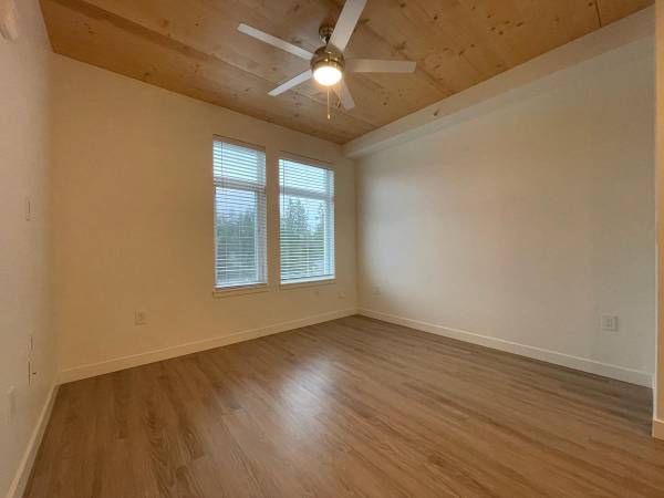 Stunning 1 BR-Quartz Counters, Fitness Studio, Clubhouse Fun 1