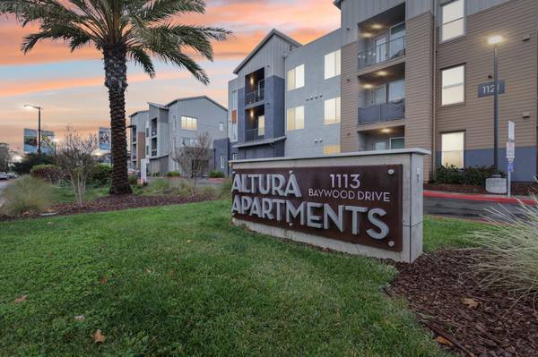 $3,249 / 2br - 1080ft2 - Feel Right At Home w/ Your Very Own 2 Bed 2 Bath Here At Altura Apts!! (petaluma)63695839763969120