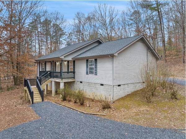 $1300.00 / 2br - 1000ft2 - Modern 2 Bed / 1 Bath DUPLEX in Ringgold, GA - Available 10/10/2025 -63993078896003121