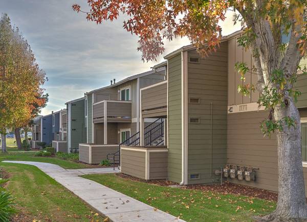 $2,100 / 2br - 825ft2 - Electrodomésticos blancos, lavavajillas, armarios mejorados (401 W. Pine Ave, Lompoc, CA)63663989938947121