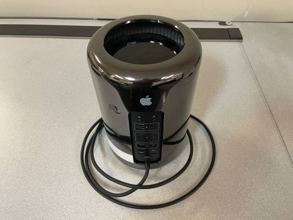 MacPro6.1 quadcore Intel Xeon E5 3.7ghz 1