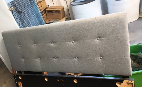 HEADBOARD QUEEN 1