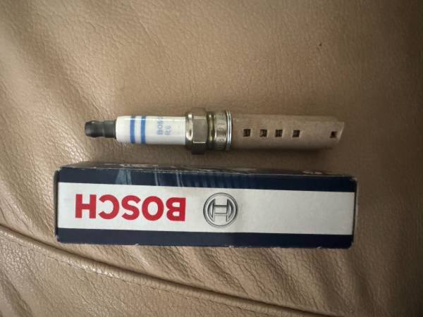 Bosch 7431 Double Iridium Spark Plug 0242140528 YR6TII330T New in Box 1