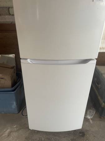 FRIGIDAIRE FRIDGE/FREEZER 1