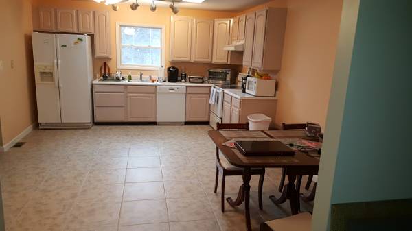 $1,450 / 2br - 1500ft2 - Share-1-Roomate Needed - Private Bdrm & Bath in a Spacious Upscale Apt (Gulph Mills)64046034302849120