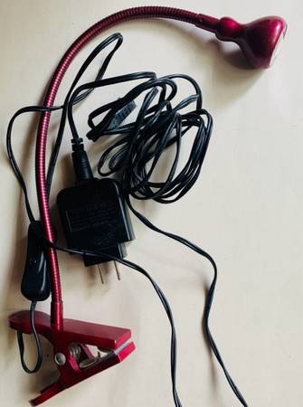 Clip on lamp, like new 1