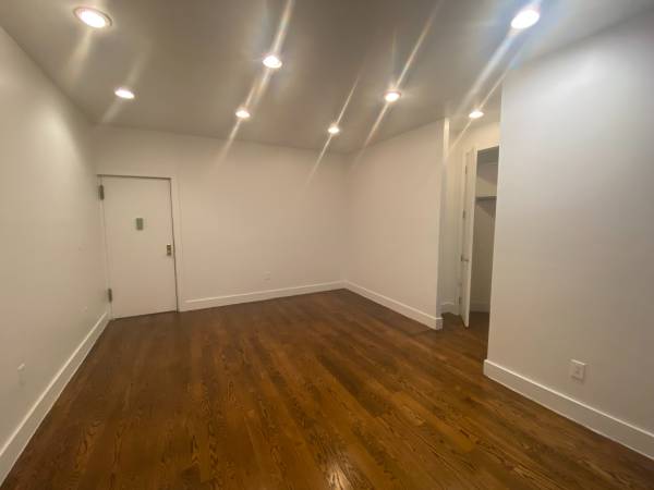 $2,650 / 500ft2 - ONE MONTH FREE!KING SIZE STUDIO!W/D IN BLDG!NEAR PROSPECT PARK! (Crown Heights)63809019167747121
