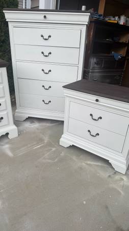 BEAUTIFUL Chest & Nightstand Dresser Set 1