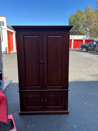 Armoire great condition solid wood 1