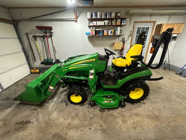 John Deere 1025R 4x4 Tractor 1