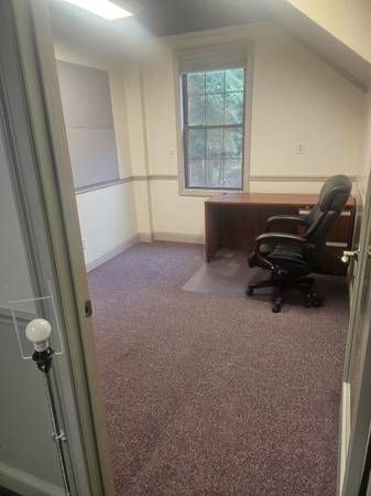 $550 / 85ft2 - Single office space off Large Reception Room (South Hadley, MA)64017047041795123