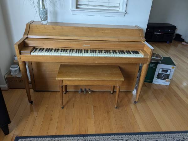 Free upright piano 1