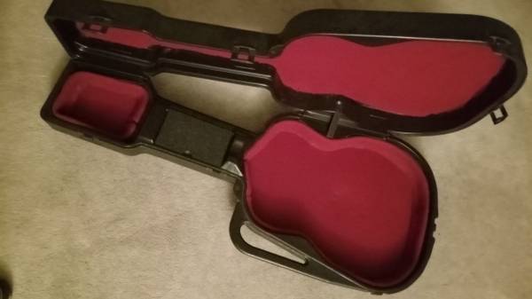 Hard Shell Classical Acoustic Guitar Case in super clean condition! 1