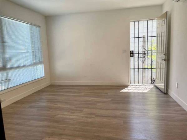 $2,005 / 2br - 742ft2 - Perfect Location For Your Relocation (Oakland)63836553989763122