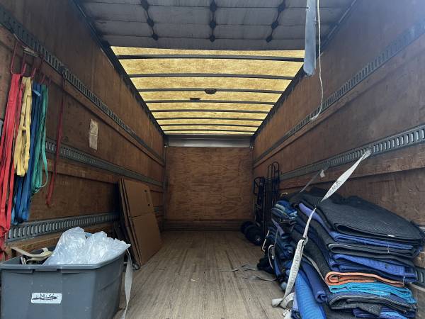 2011 Ford F-650 - Photo 2