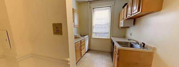$2,400 Fenway Studio – Parking Option, Shared Laundry – $2,40063996833882498123