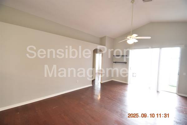 $2,295 / 4br - 1816ft2 - 12913 Lake Vista Dr ~ LAKEFRONT Home in Kings Lake Community! ~ (Gibsonton)63991085641986122