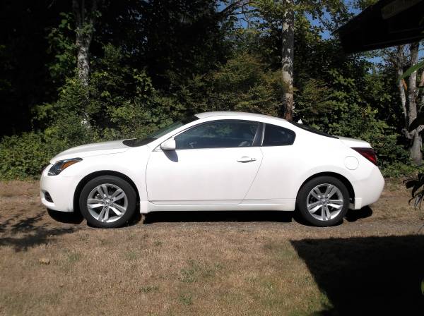 2013 NISSAN ALTIMA COUPE, Blanco Perlado, 8976 millas originales. Un solo dueño, - $11,850 (olympia, tumwater, black lake)63623078916739120