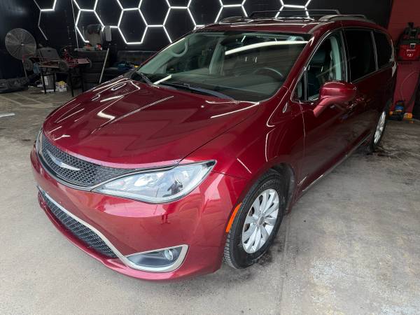 2017 Chrysler Pacifica Touring L 1