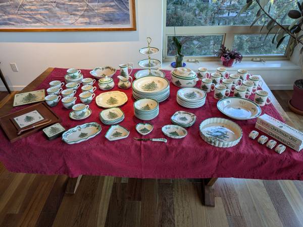 Like new Spode Christmas Tree china dinnerware and serving pieces 1