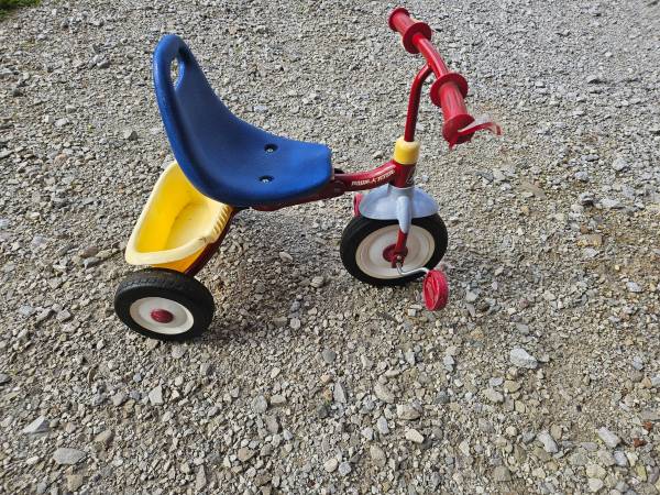 Radio Flyer kids tricycle 1