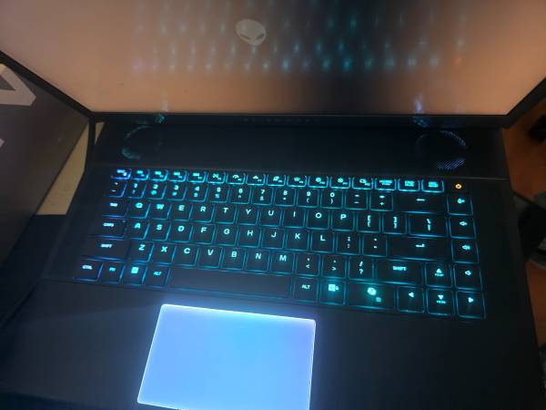 Alienware dell 16 inch 5090 32gb 2tb cherry mx 1