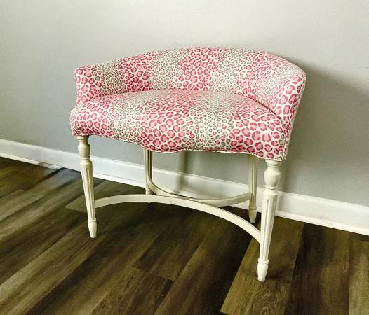 Banco tapizado encantador, ¡en condiciones como nuevas! - $45 (Raleigh)