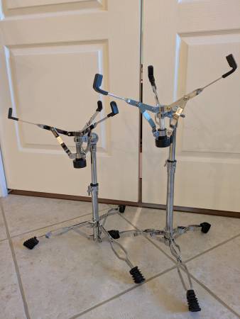 2 snare stands 1