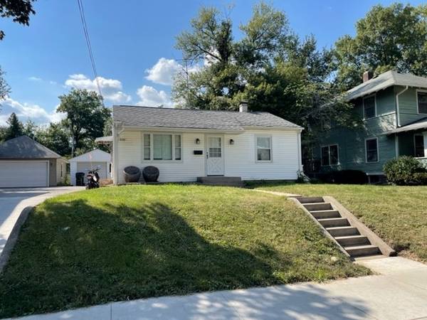 $2,400 / 3br - FALL 2026-2027! 3 Bedroom House Downtown Iowa City! Walk to Class! (233 Melrose Court Iowa City IA)63976401324802120