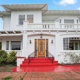 $7,700 / 5br - 4200ft2 - Gorgeous Home in Hayward Hills... (hayward / castro valley)63657964375427121