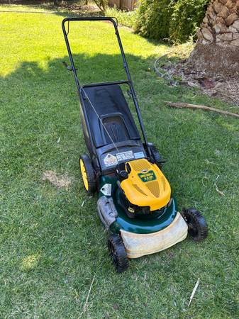 Yard man 6.5 gas powered push lawn mower lawnmower - $100 (concord / pleasant hill / martinez)63471367119233121