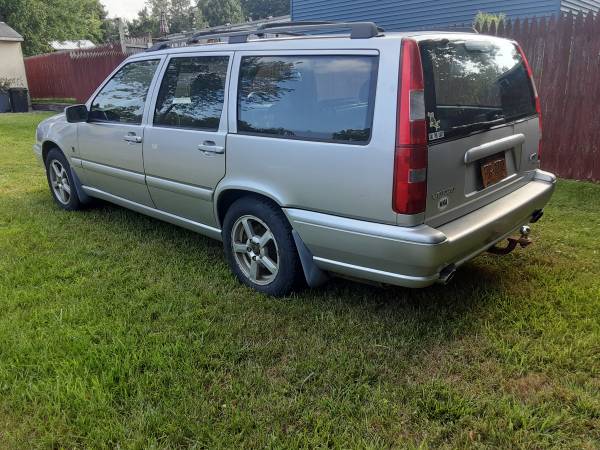 1999 VOLVO V-70 AWD 4x4 - $4,800 (Plattsburgh)63441376547971123