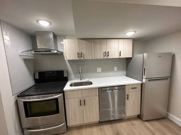 $1025.00 / 1br - 40th St Studio Near Upenn, Drexel and Hospital64046036311809123