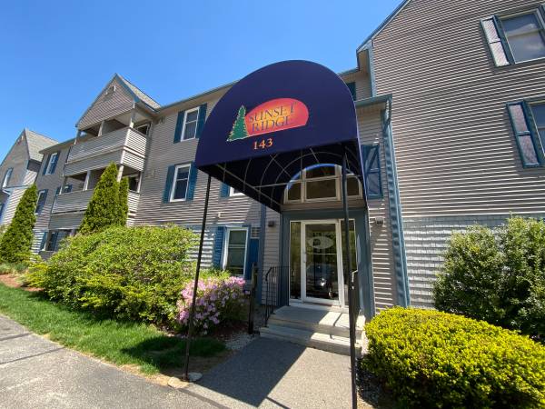 $1,865 / 2br - 833ft2 - 2 Bedroom 1 Bath! Bring Your Pets- Small Dog Friendly! (175 Eastern Ave Manchester)63931654496899121
