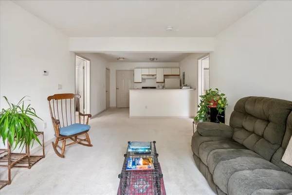 $1,450 / 1br - 571ft2 - Enjoy stunning panoramic Lake Champlain and Adirondack Mountain views (Burlington)63784684910337123