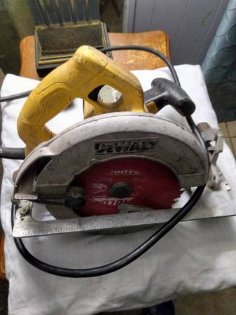 $80 DWE575 7-1/4" circular saw 1