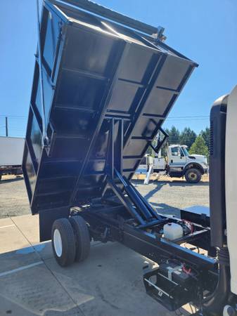 2019 Isuzu NPR - Photo 10