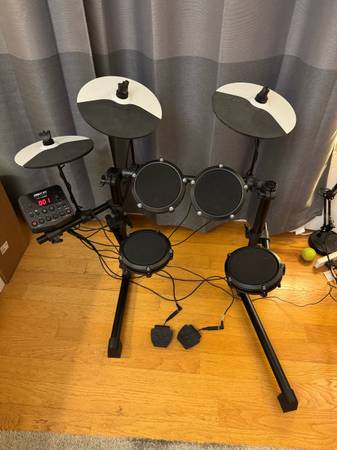 Alesia debut drum kit 1