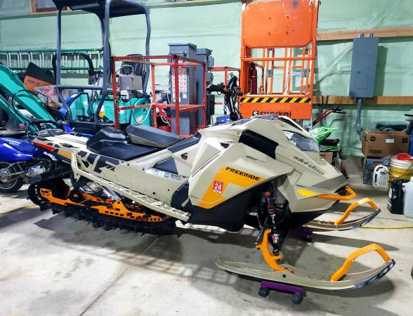 Skidoo Freeride 1
