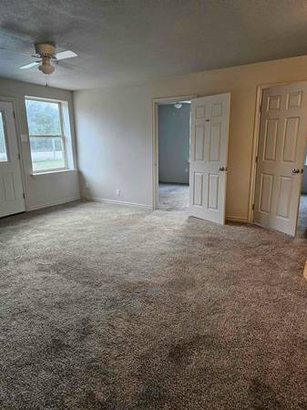 $1200.00 / 2br - Barndo64037557905153124